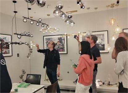 Kunden kommer til showroom og bestiller